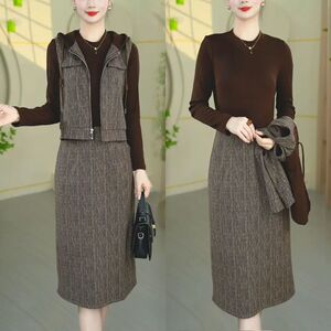 撞色拼接打底连衣裙+连帽马甲两件套女2026秋季新款时尚轻奢套装