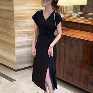 2026年夏季新款时尚法式短袖连衣裙女气质收腰显瘦中长款开衩裙子