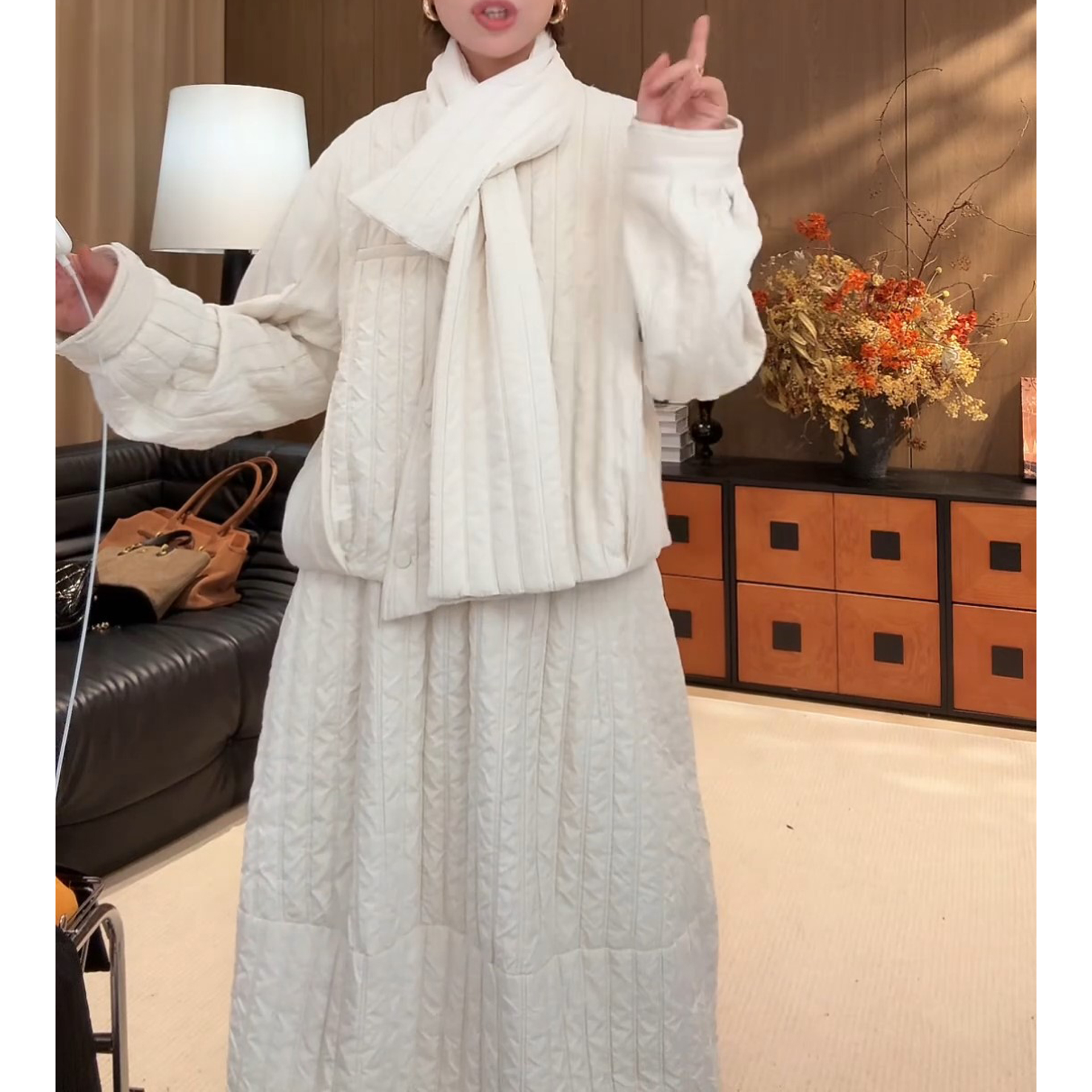 洋气设计感围巾棉衣外套半身裙