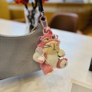 搞怪路西法猫毛绒挂件创意斜眼小猫包包挂饰羽毛球周边女生礼物