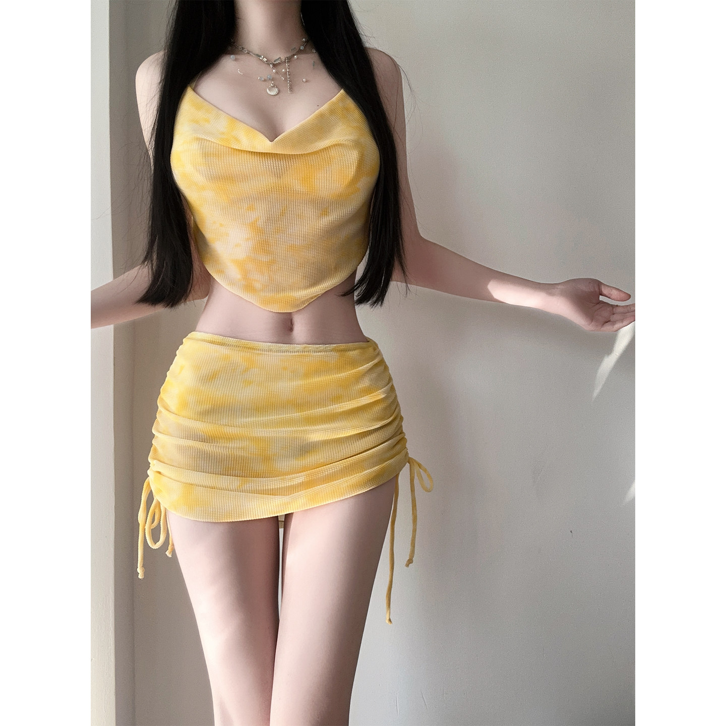 2026新款性感比基尼显白高级分体三件套性感纯欲泡温泉度假泳衣女