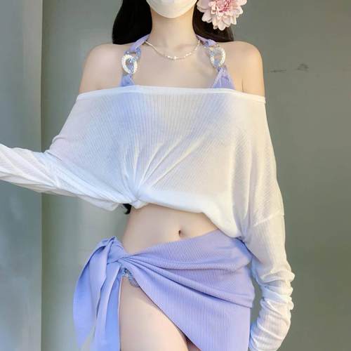 分体比基尼温泉度假拍照辣妹