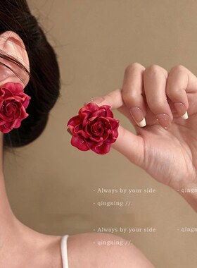 针树脂玫红色花朵耳环女适合春夏的耳钉时尚独特绝美玫瑰花耳饰