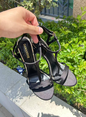 羊皮版～香港御姐风高跟鞋2026新款黑色细跟气质T字扣绑带凉鞋通