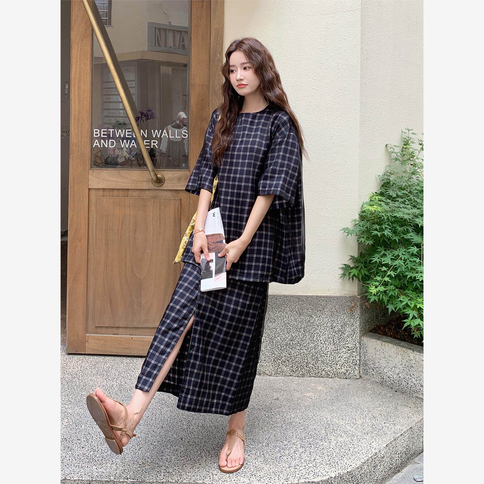 2025女性夏季超热两件套新韩式多功能休闲格纹短袖开叉裙套装