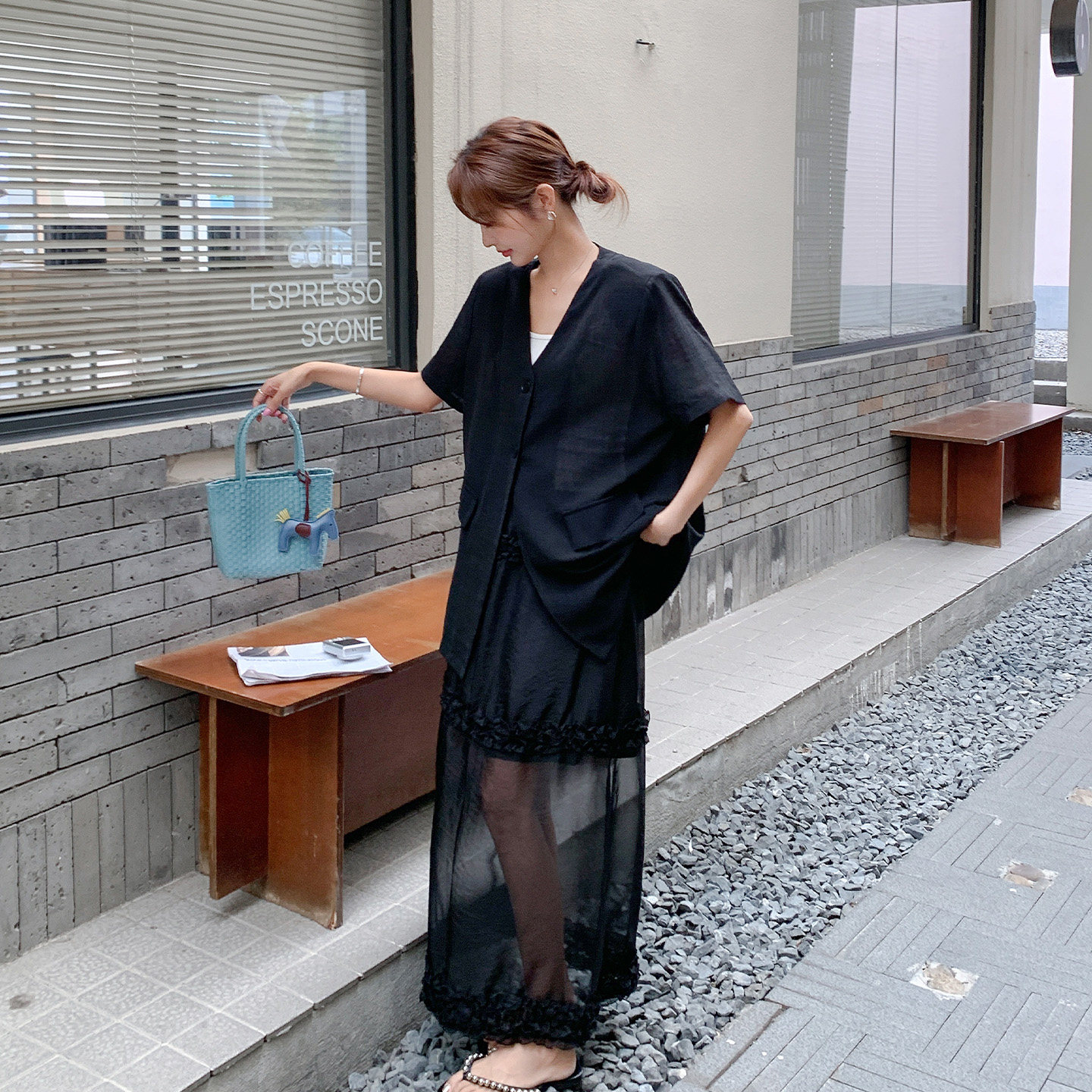 黑色高级感穿搭套装女2025夏新款时尚无领西装木耳边半身裙两件套