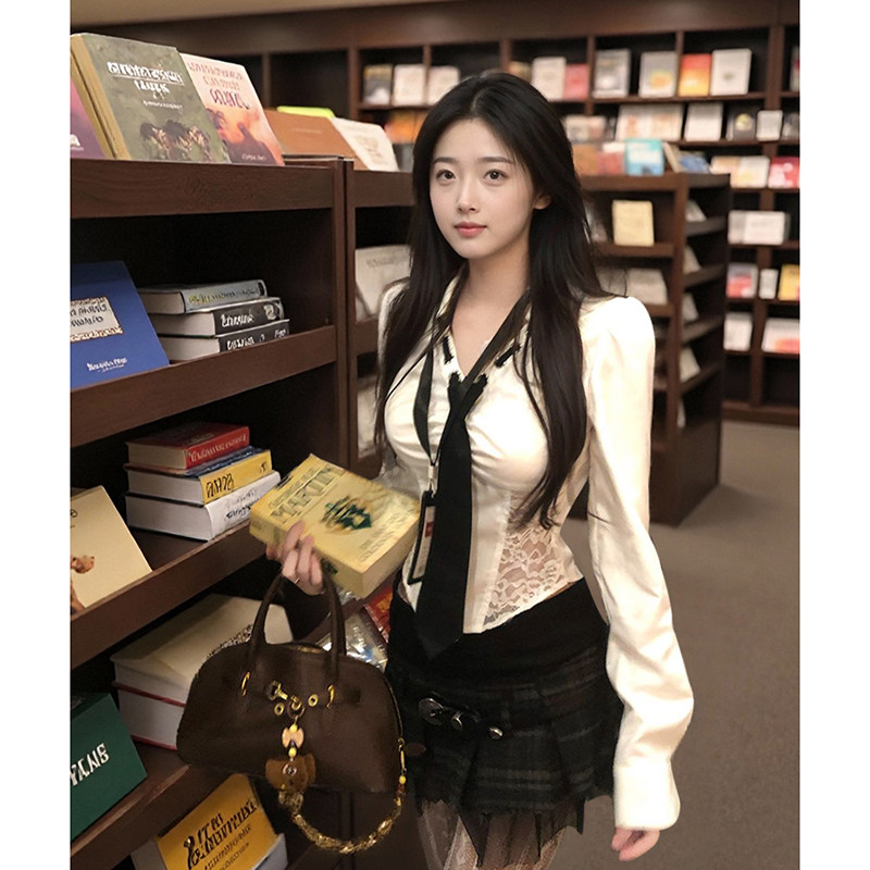 欲感拿捏法式蕾丝衬衫短裙两件套气质甜辣时髦收腰百搭显瘦套装女