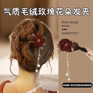 唐媞气质毛绒玫瑰花朵发夹女后脑勺一字盘发抓夹高级感鲨鱼夹头饰
