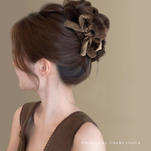 秋冬时尚 兔毛蝴蝶结夹子头饰女大号鲨鱼夹毛绒发夹后脑勺盘发抓夹