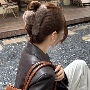 简约毛毛绒大号发夹女后脑勺盘发量多秋冬百搭抓夹2025新款鲨鱼夹