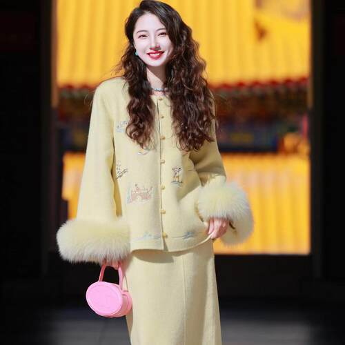 新中式重工刺绣羊绒套装女2025年冬季黄色高级感真狐狸毛国风外套