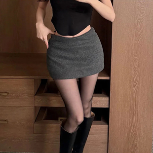 灰色毛呢短裙女秋冬短款半身裙辣妹低腰包臀百搭呢子紧身一步裙黑