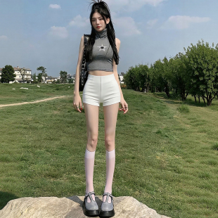 白色短裤女夏季2026新款高腰辣妹紧身包臀百搭三分裤外穿休闲热裤