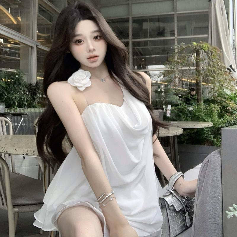 立体花朵美背挂脖背心女夏季度假风穿搭套装高腰半身裙白色两件套