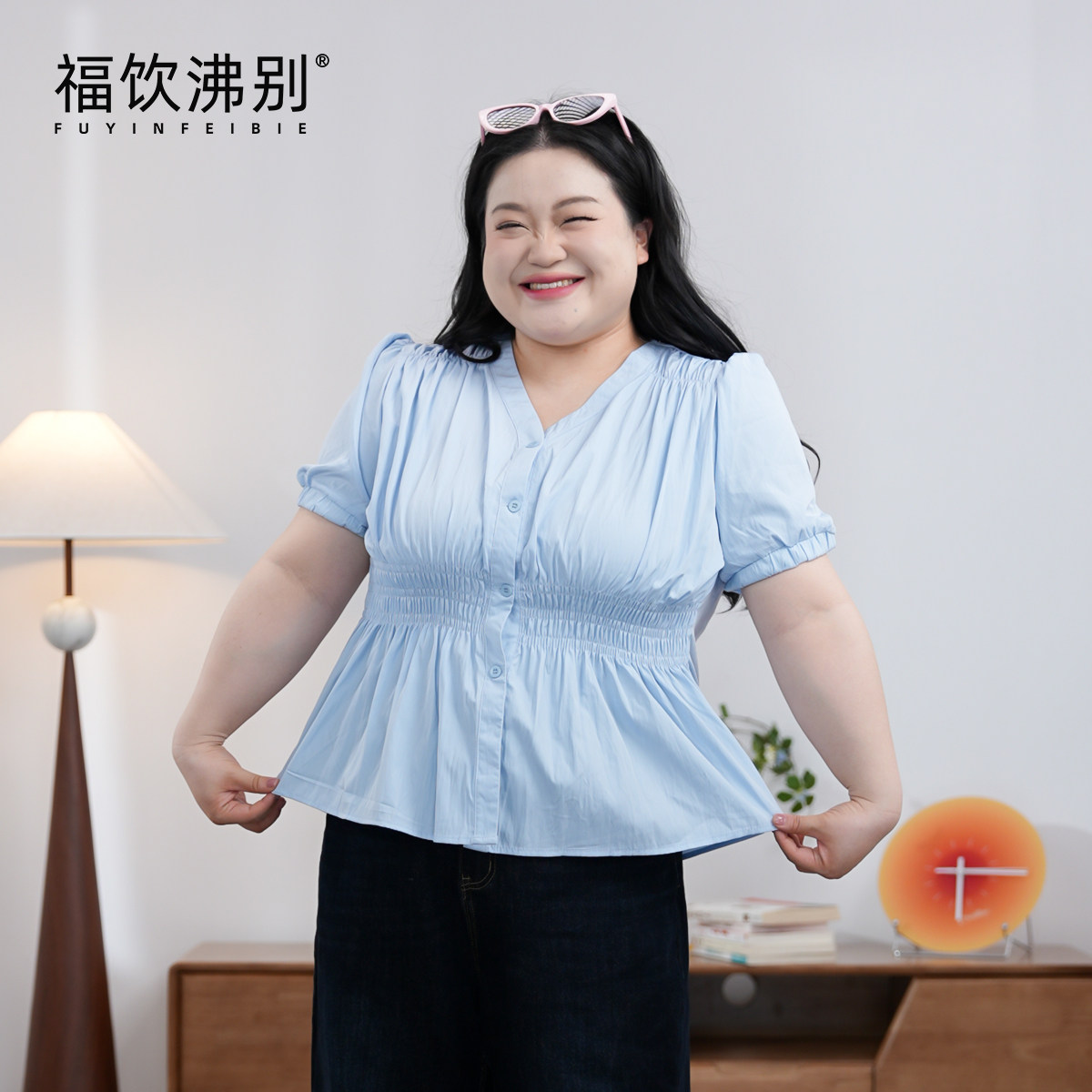 福饮沸别【简约白韵】大码胖mm显瘦优雅褶皱收腰V领短袖-2109