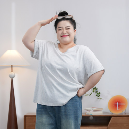 福饮沸别【简约V领】大码胖mm夏季显瘦简约袖口翻边V领T恤-2129
