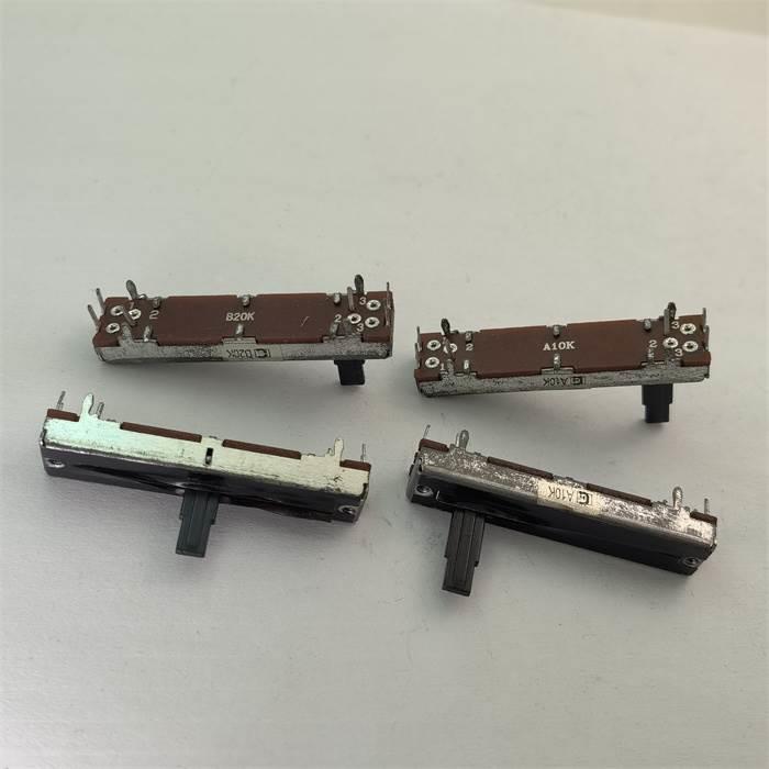 库存CH SL-305G 45MM双联直滑推子电位器B20K A10K