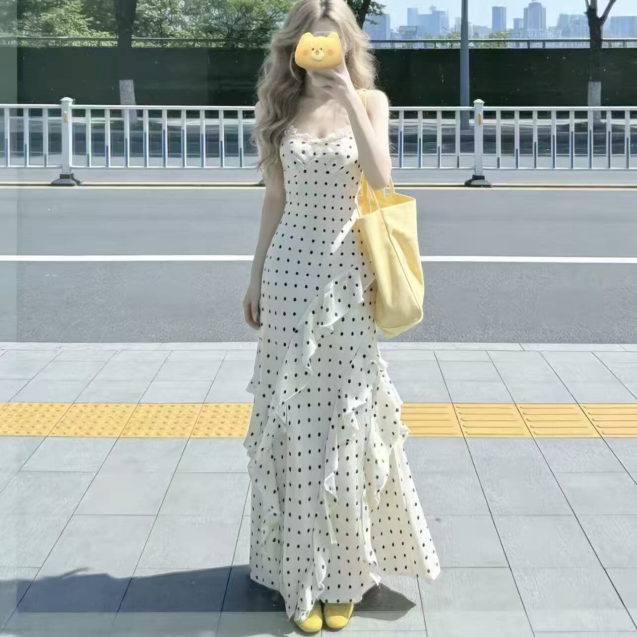 设计感小众波点吊带连衣