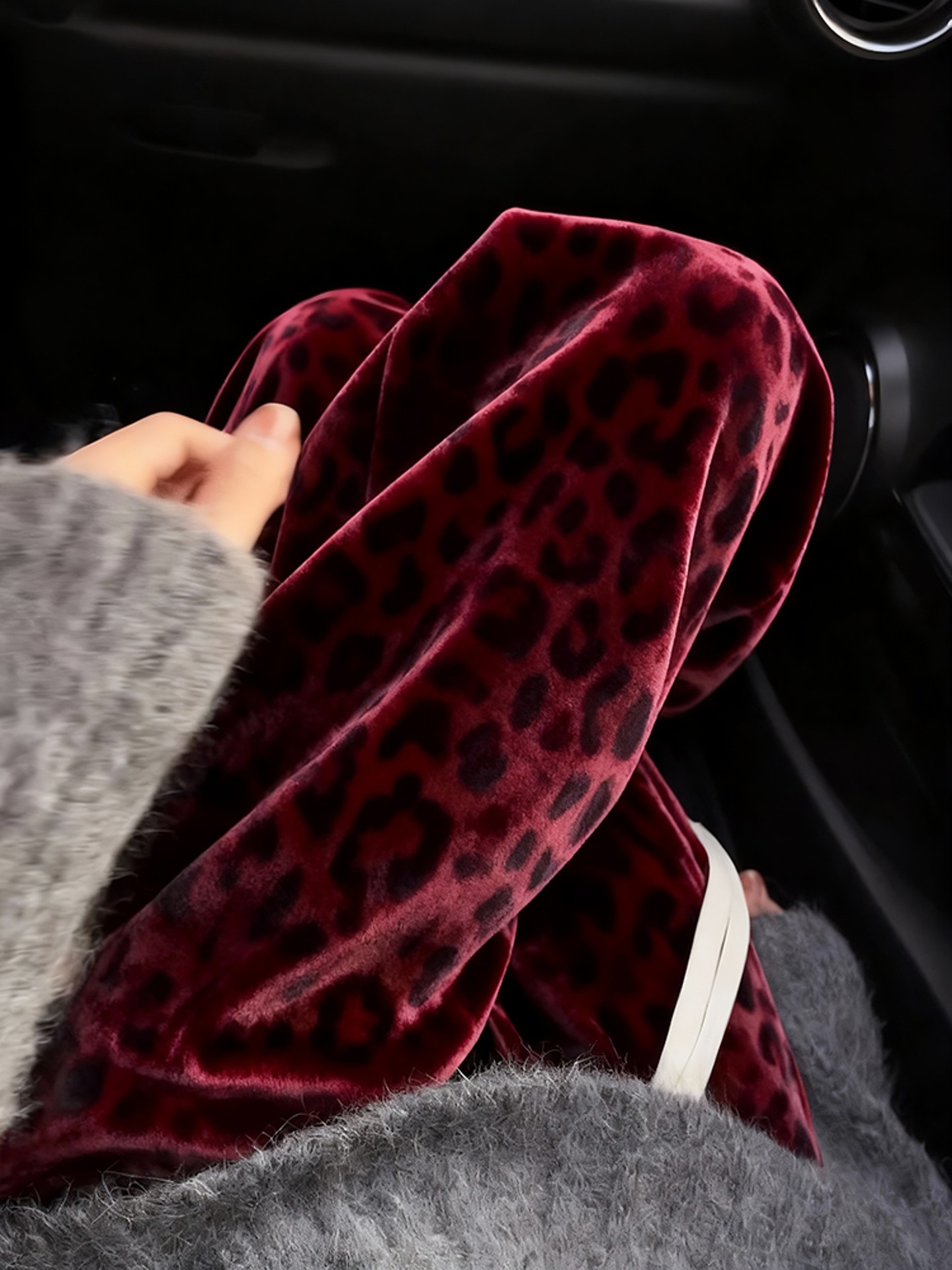 今年流行爆款酒红色豹纹丝绒裤子2025新款欧货时尚宽松垂感阔腿裤,女装/女士精品,大码裤装,淘宝优惠券,粉丝福利购,淘宝优惠卷