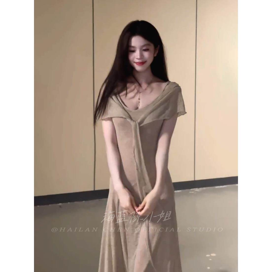 沙画漫步*吊带洋装披肩套装女夏季温柔松弛燕麦色薄款针织长裙