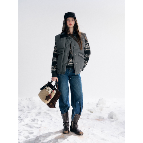 IHDXD 灰色棉马夹/雪花围巾毛衣/深蓝抓绒牛仔裤