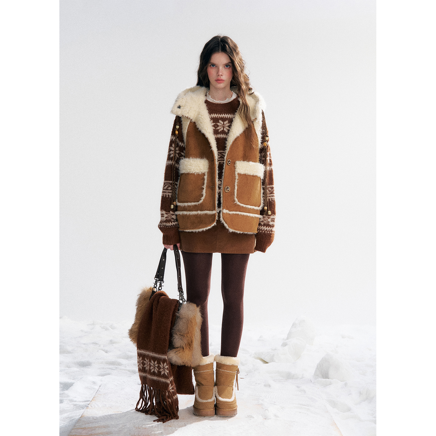 IHDXD仿皮毛一体马甲2025冬季新款美拉德风毛绒连帽毛绒保暖马甲