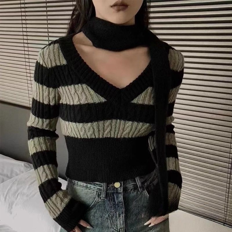 纯欲辣妹v领挂脖上衣女秋冬条纹针织打底衫内搭设计感性感毛衣潮