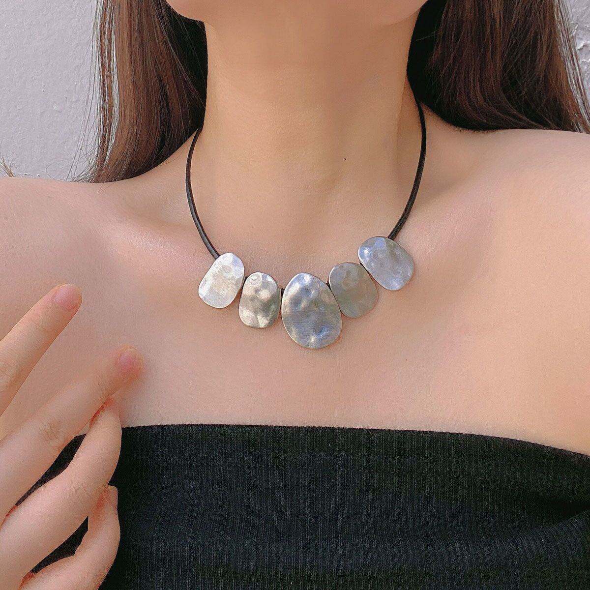 法国coopkoop高级感金属椭圆形拉丝片项链小众设计黑色皮绳锁骨