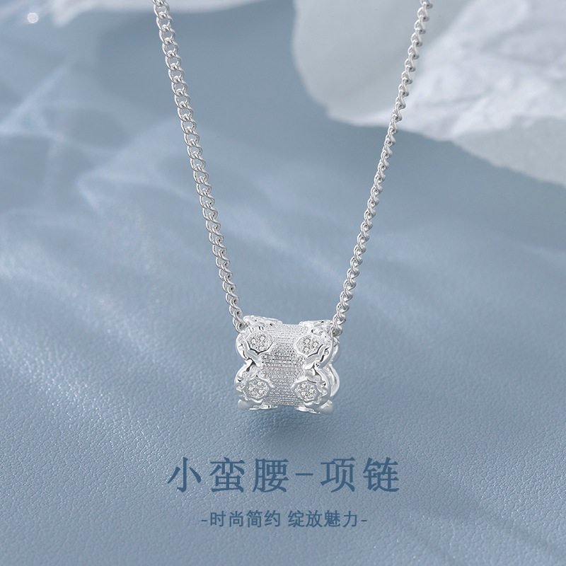 法国coopkoop新款精致银色缎带拉丝腰筒吊坠毛衣链轻奢高级感