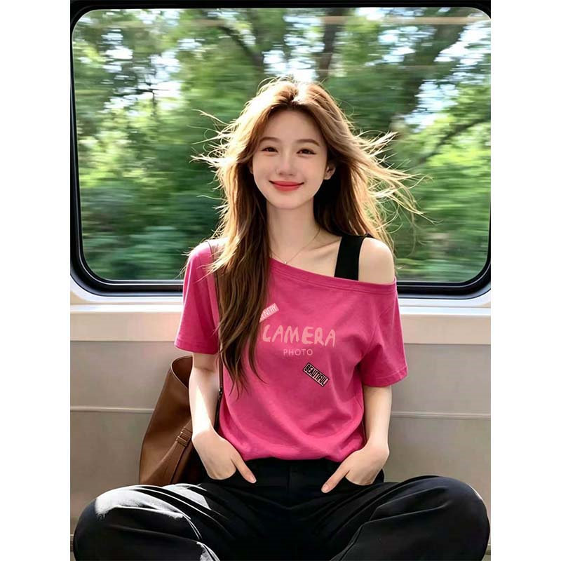 大码设计感撞色露肩斜领短袖T恤女夏胖MM韩版宽松休闲玫红色上衣