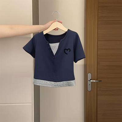 大码假两件正肩短袖t恤女夏季辣妹设计感修身显瘦微胖mm短款上衣