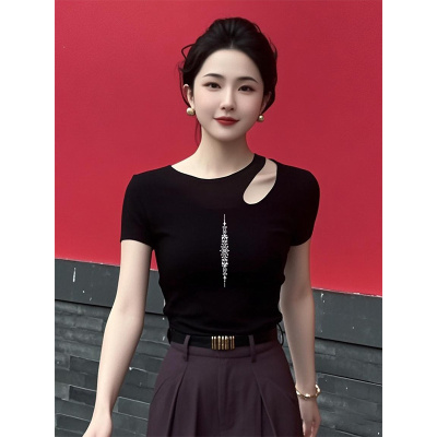 黑色显瘦正肩短袖t恤女夏2025新款设计感修身短款镂空辣妹上衣潮