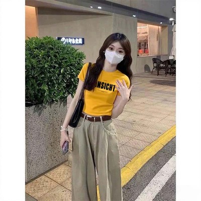 黄色正肩短款棉质t恤女夏圆领修身显瘦美式别致百搭辣妹印花上衣
