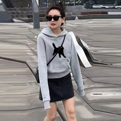 潮流好看连帽卫衣女秋冬季2025新款加绒加厚显瘦正肩短款宽松上衣