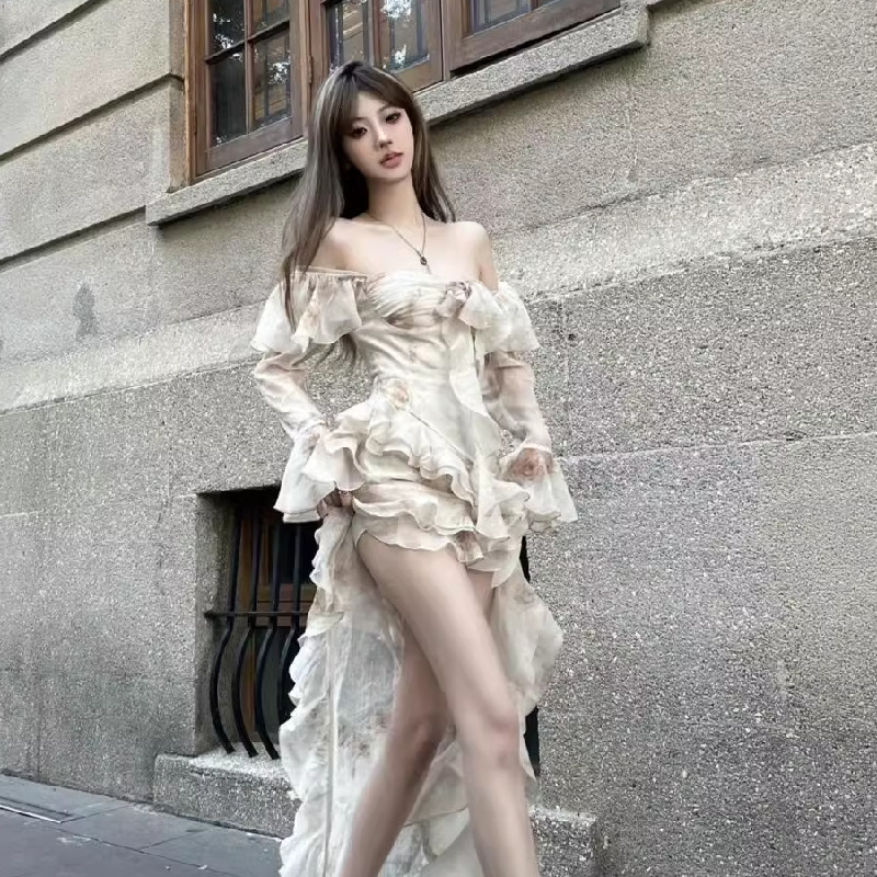 高级感纯欲风晕染荷叶边长袖连衣裙女秋季新款露肩不规则收腰长裙