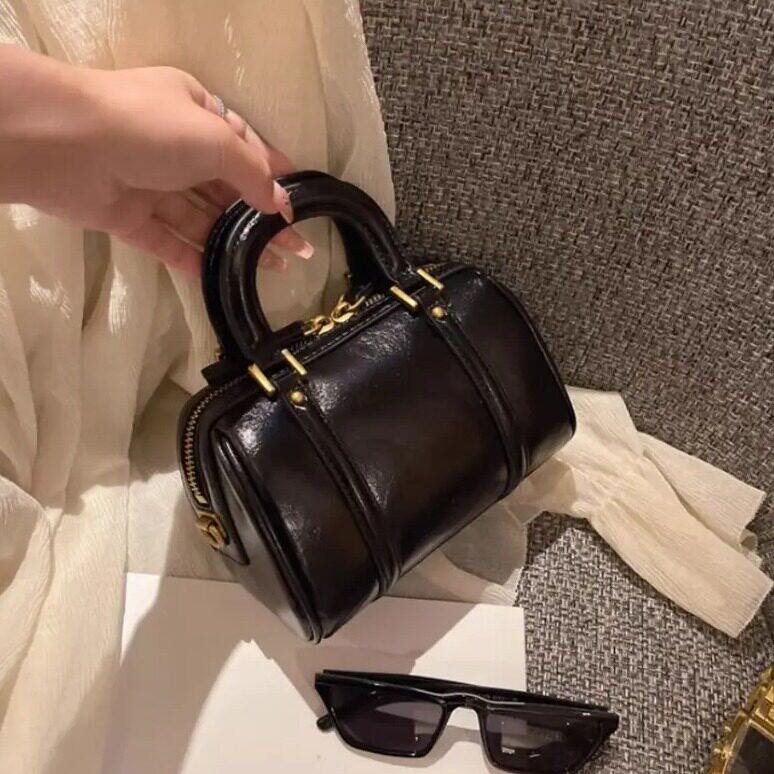 高级感复古软皮枕头包包女2025新款百搭小众轻奢圆筒包手提斜挎包