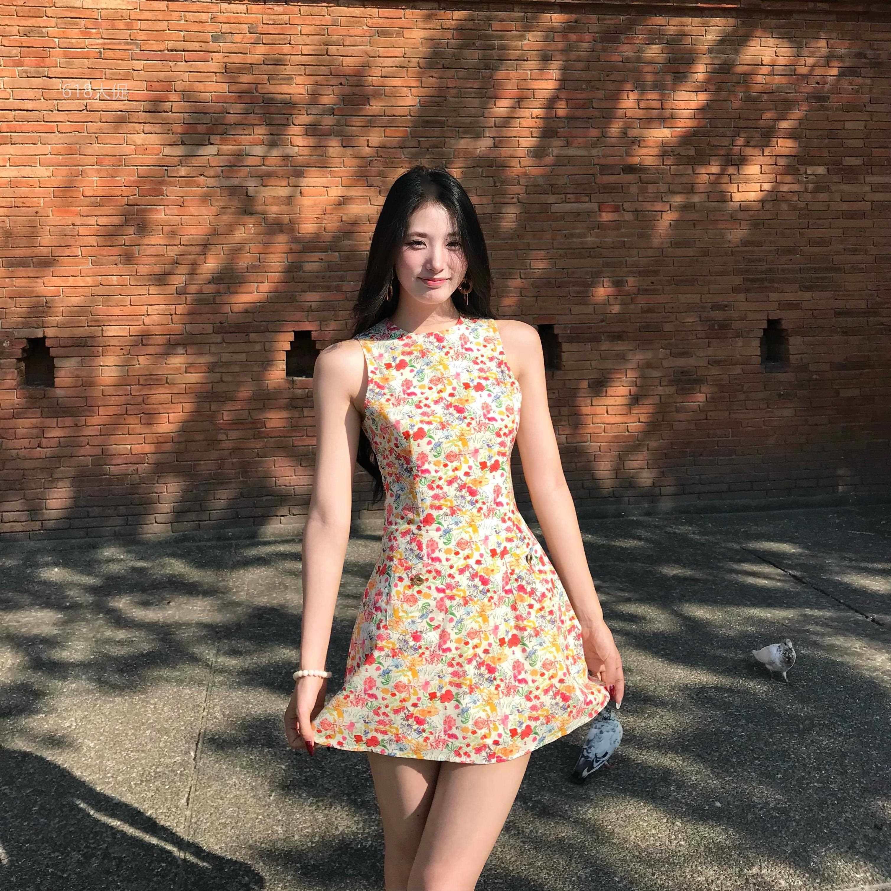 aassss 撞色小碎花背心连衣裙女圆领修身收腰无袖短裙度假包臀裙
