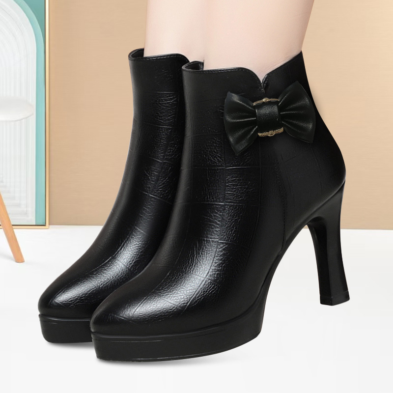 2025洋气高跟妈妈皮靴旗袍模特礼仪走秀靴女士防滑优雅短筒时装靴