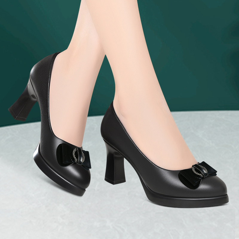 休闲软底久站不累通勤工作鞋时尚潮流洋气模特走秀鞋黑色粗跟皮鞋