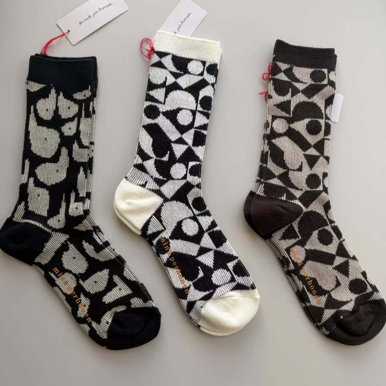 日式小众几何图案中筒袜女复古文艺双针堆堆袜