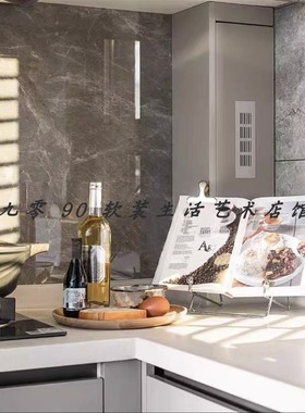 现代轻奢样板间厨房台面木质托盘红酒仿真面包鸡蛋摆件美食杂志架