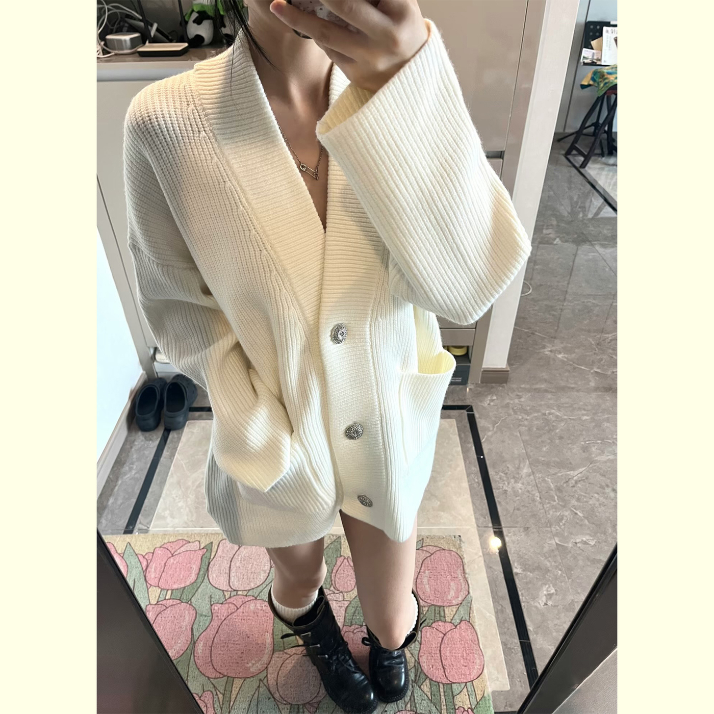 宽松白色开衫休闲百搭上衣