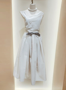 小香风白色蝴蝶结收腰连衣裙女2026春夏新款重工钉珠轻奢礼服长裙