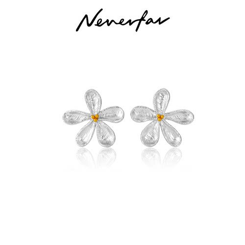 S925银耳针 舒适安心佩戴 精致花瓣雕刻