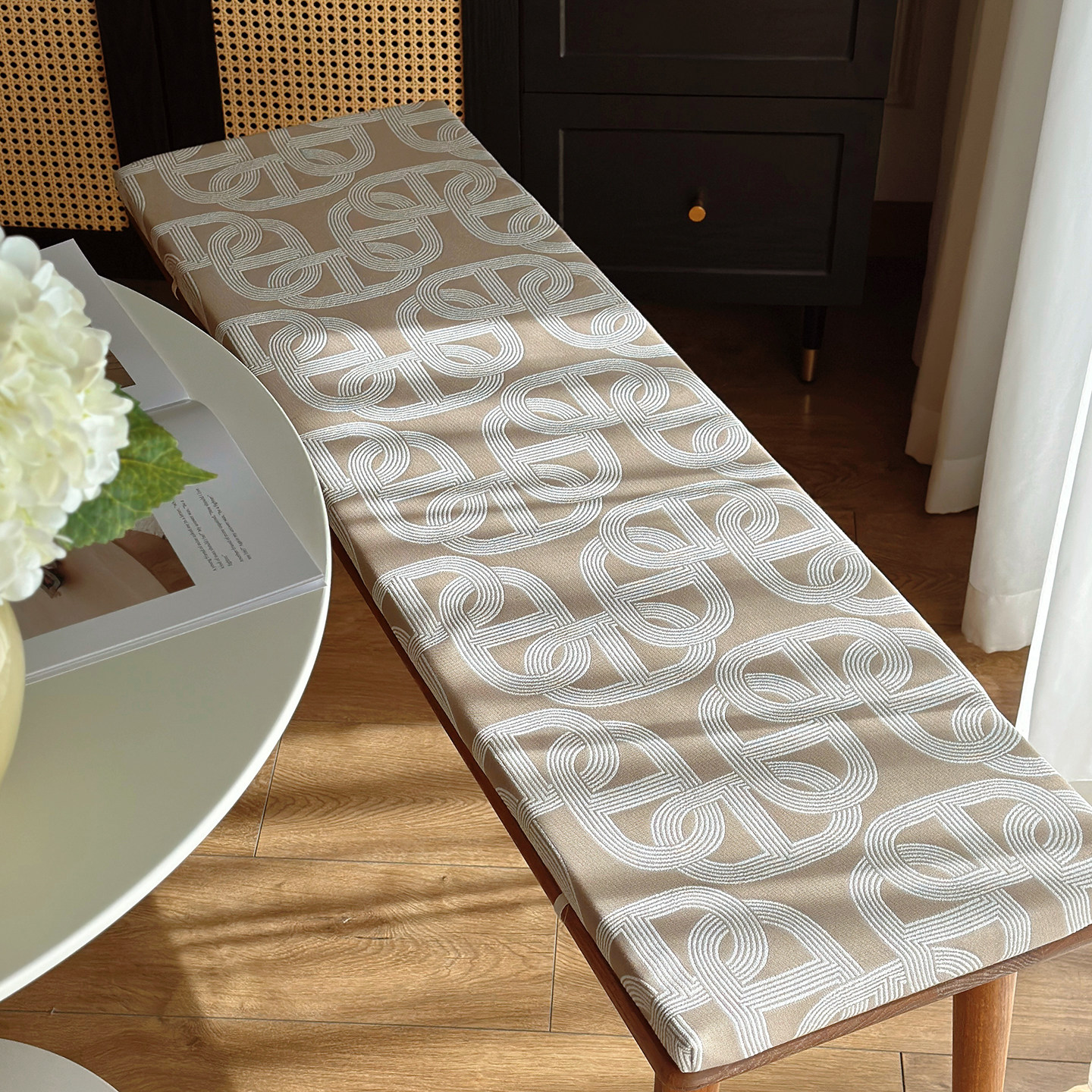 长坐垫H猪鼻刺绣坐垫法式轻奢飘窗垫入户换鞋凳坐凳玄关软包定制