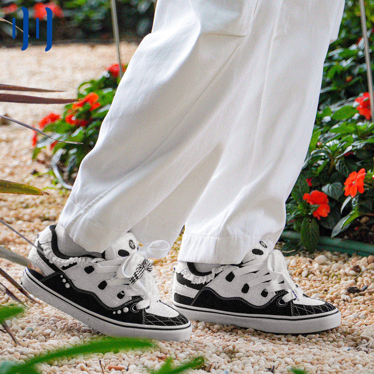 顽刻官方面包鞋蛇年生肖款黑白小香风BAKE男女国潮滑板鞋