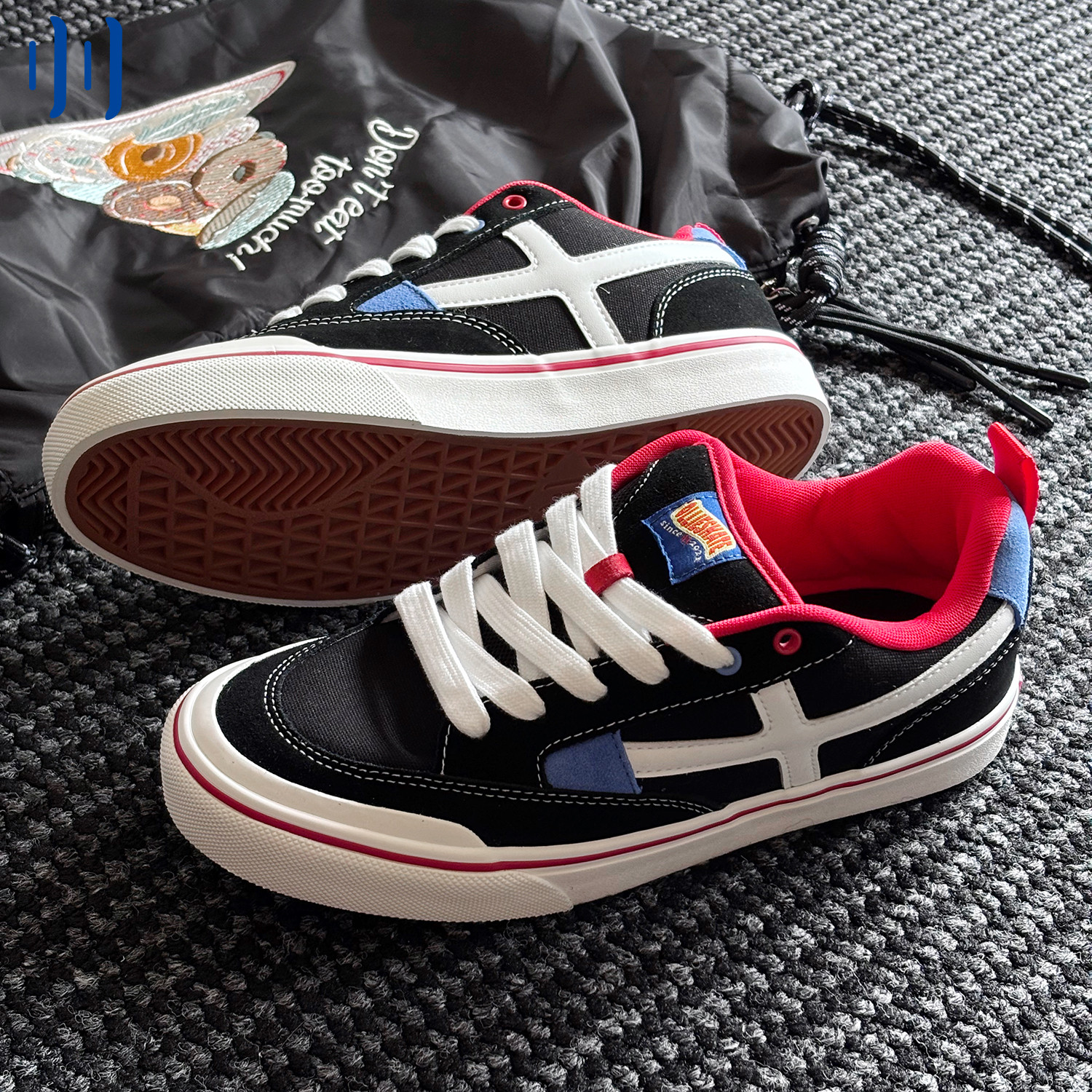 顽刻官方黑蓝红拼色校园风翻毛皮帆布拼接男女国潮滑板鞋