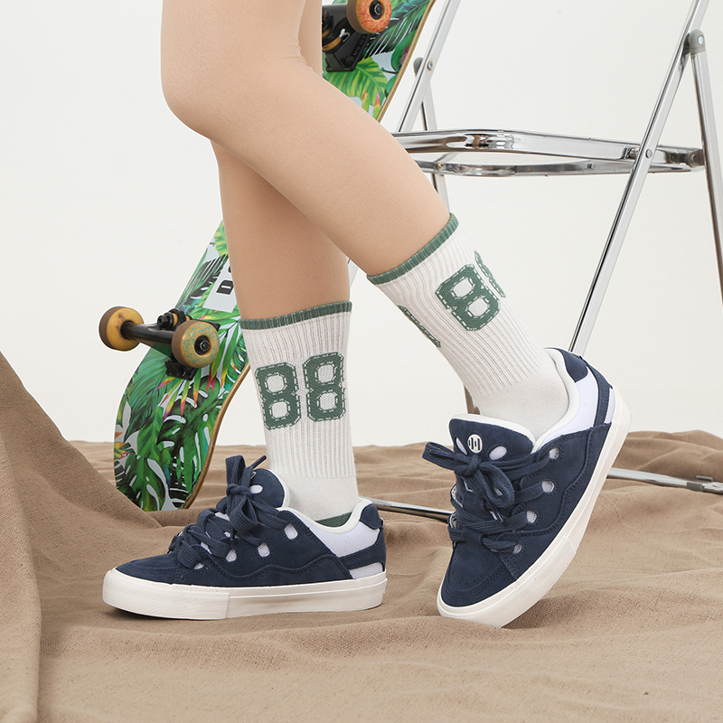 深蓝色滑板鞋顽刻耐磨复古