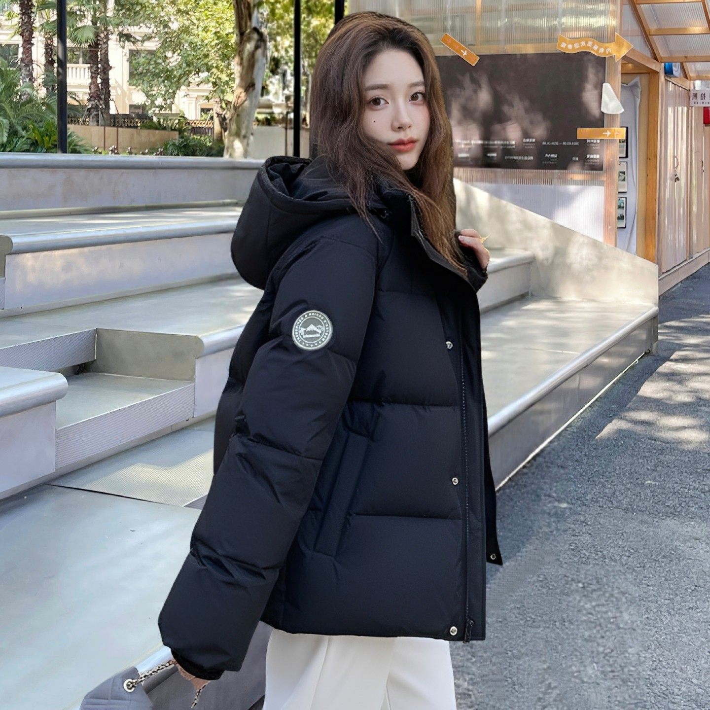 黑色连帽短款羽绒服女2025年新款爆款冬季小个子加厚宽松外套御寒