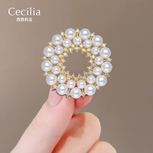 精致珍珠圆环胸针高档女轻奢高级设计感西装 时尚 别针小众胸花配饰